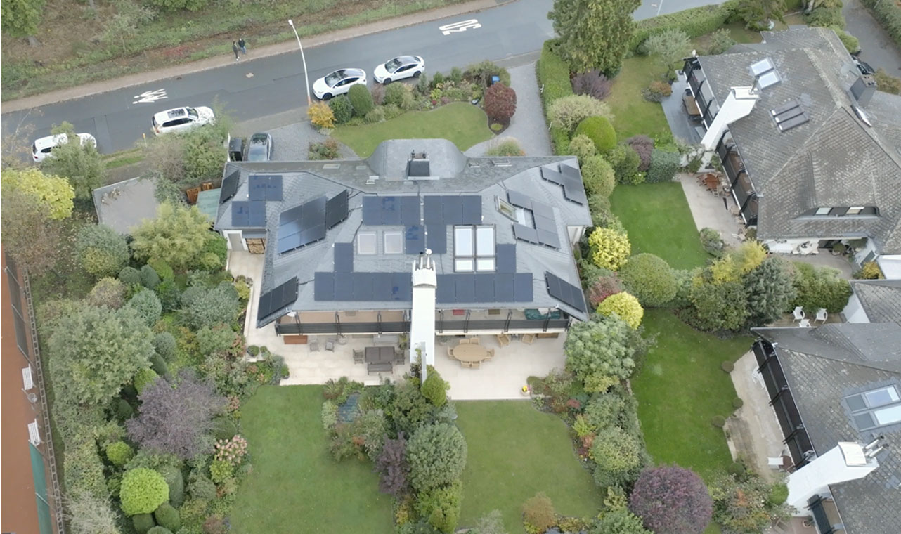 Overhead view of residential rooftop solar panel system equipped with Solavita hybrid inverter and 5.12kWh battery pack, highlighting efficient energy storage solutions