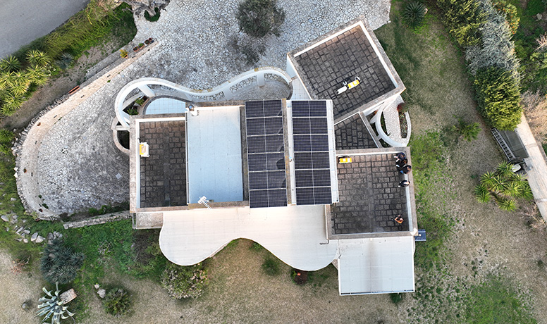 Overhead view of residential rooftop solar panel system equipped with Solavita hybrid inverter and 10.24kWh battery pack, highlighting efficient energy storage solutions